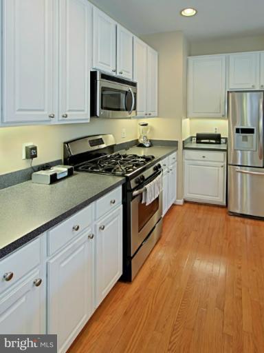11197 Square Sail Court Reston, VA 20191 - Photo 4 of 30 Kitchen