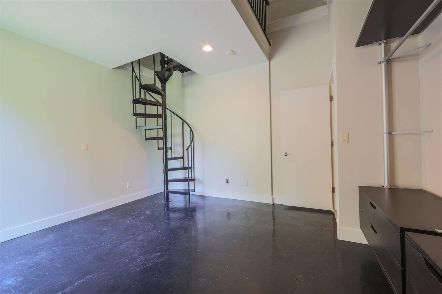 942 Golden Path Cincinnati, OH 45245 - Photo 15 of 50