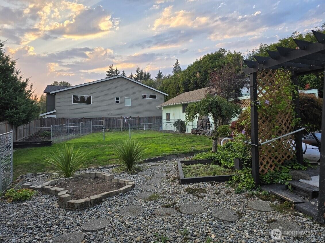 15404 Meadow Road Lynnwood, WA 98087 - Photo 12 of 15