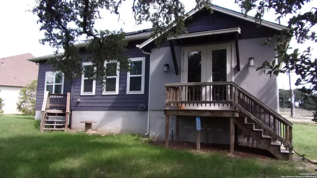a view of house with a yard