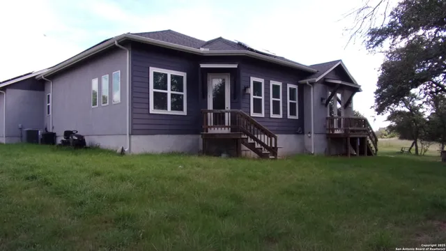 a view of front of a house with a yard