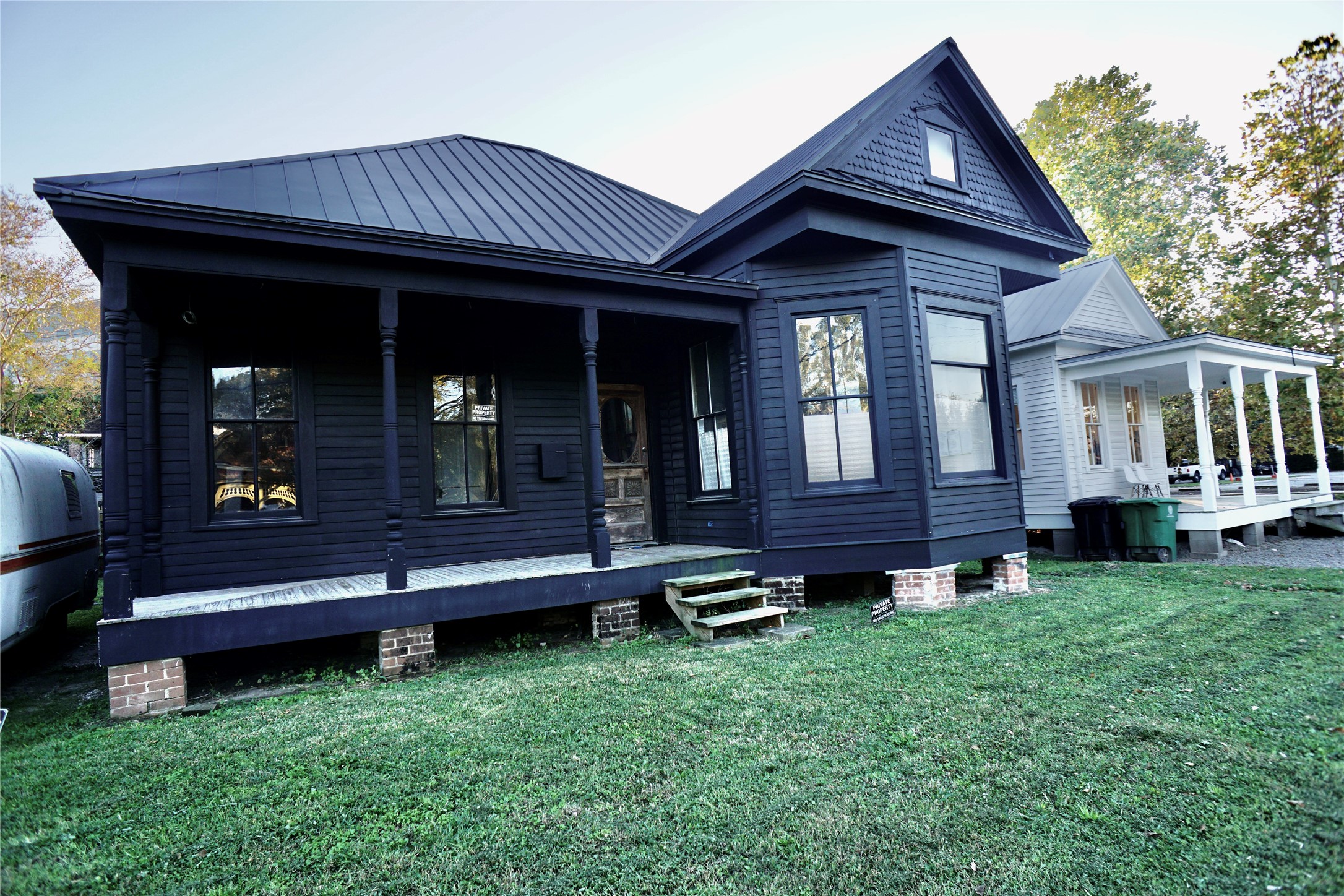 2215 Kane Street Houston, TX 77007 - Photo 2 of 24 a view of a house with garden
