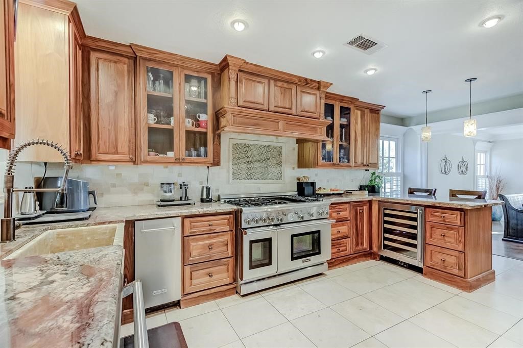 755 19th Street Beaumont, TX 77706 - Photo 7 of 46
