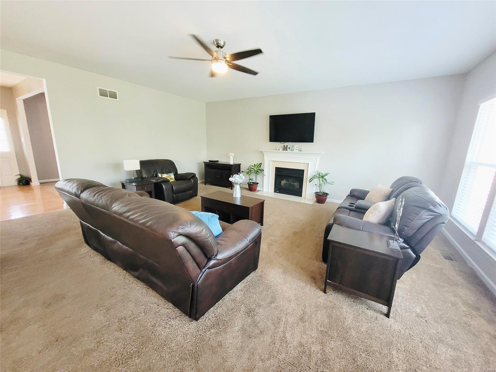 445 Rascal Crossing O'Fallon, MO 63366 - Photo 4 of 25