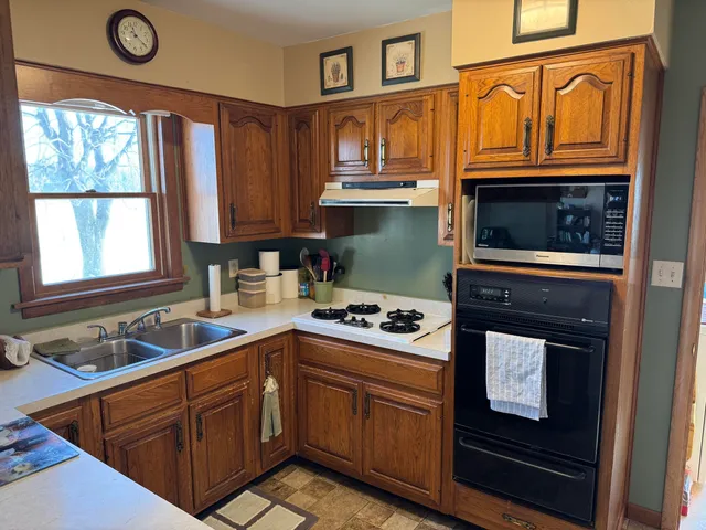 $429,900 | 9844 North Us Highway, Demotte, IN 46310