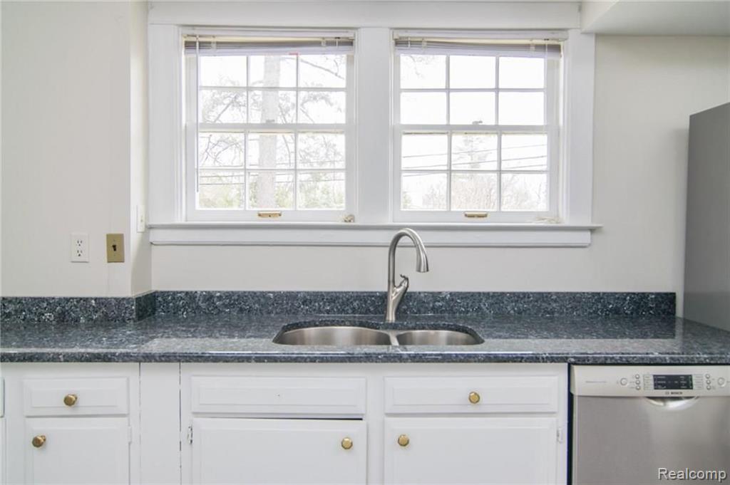 160 East Long Lake Road Bloomfield Hills, MI 48304 - Photo 19 of 58