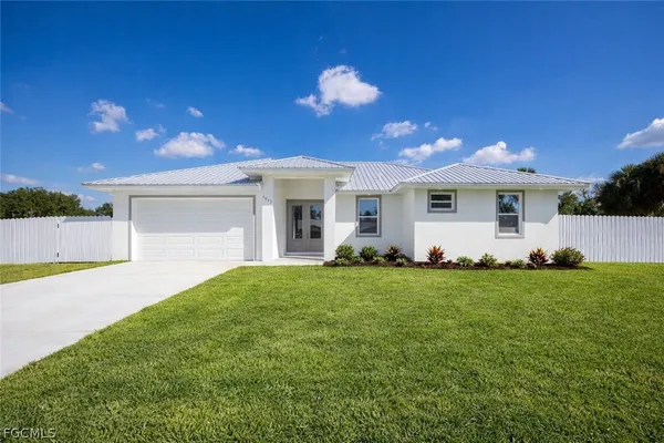 a view of a house with a backyard