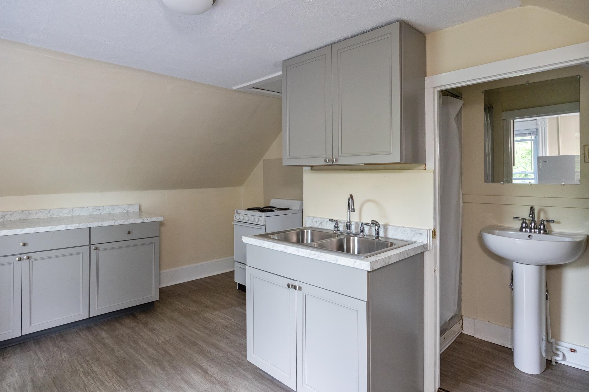 76 Ward Street Burlington, VT 05401 - Photo 7 of 34