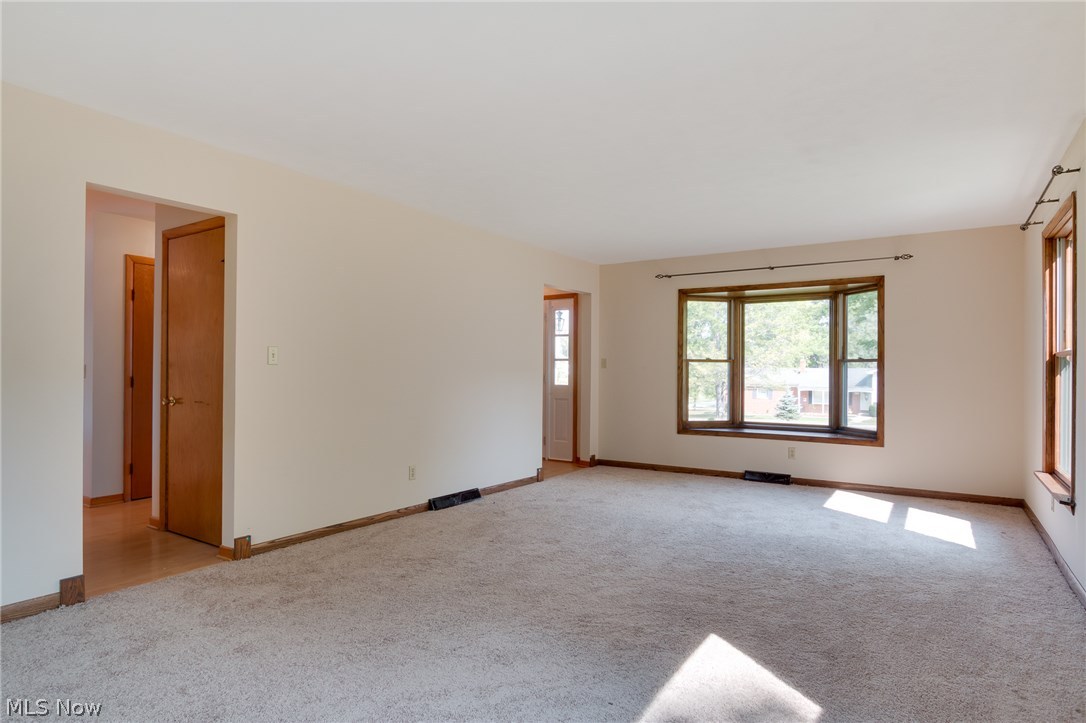 156 Hurd Road Aurora, OH 44202 - Photo 6 of 25