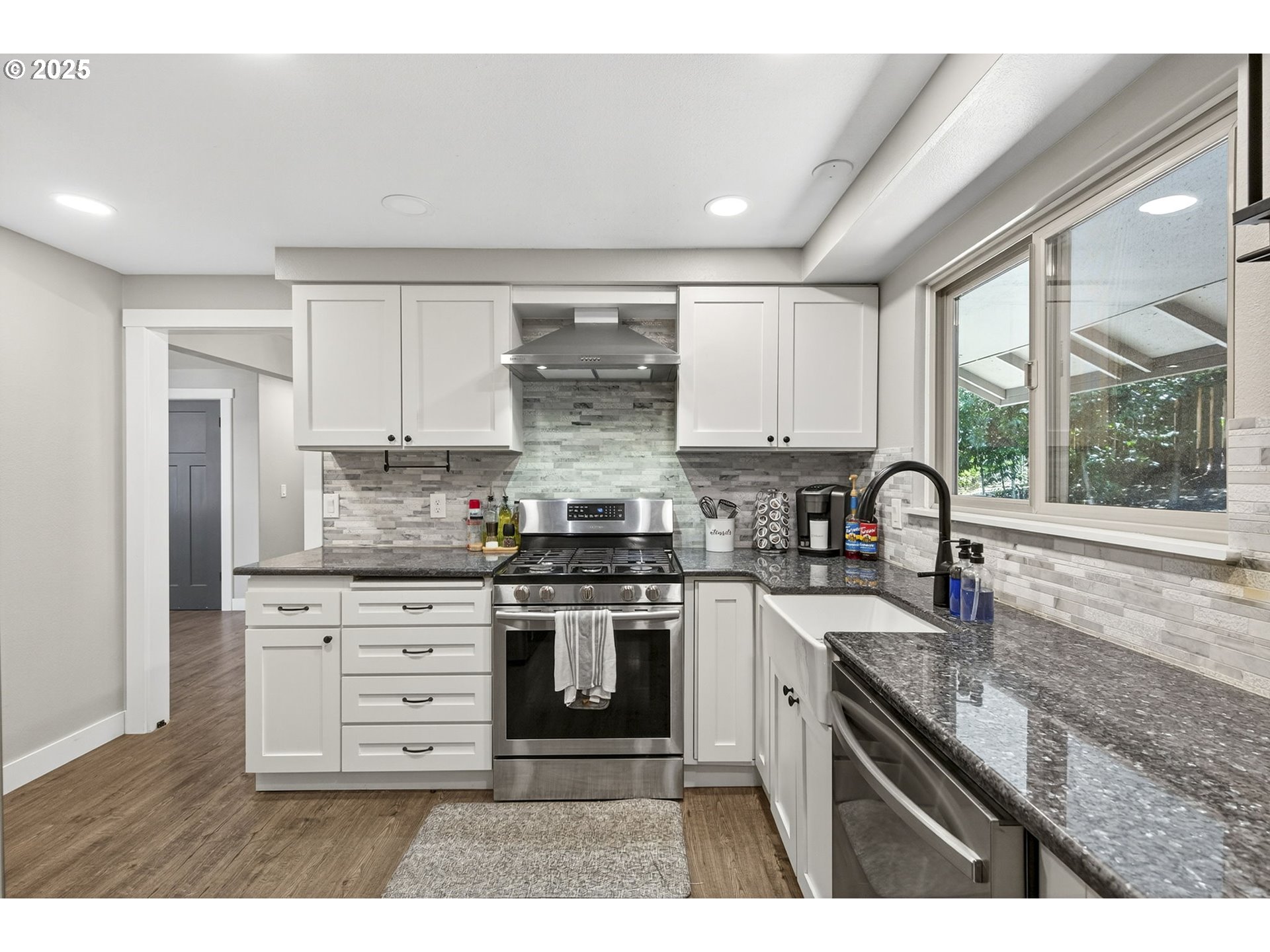 4755 Northwest Shaniko Court Portland, OR 97229 - Photo 13 of 34