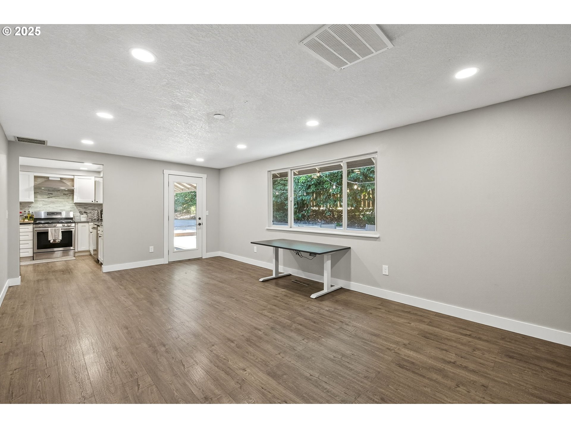 4755 Northwest Shaniko Court Portland, OR 97229 - Photo 15 of 34