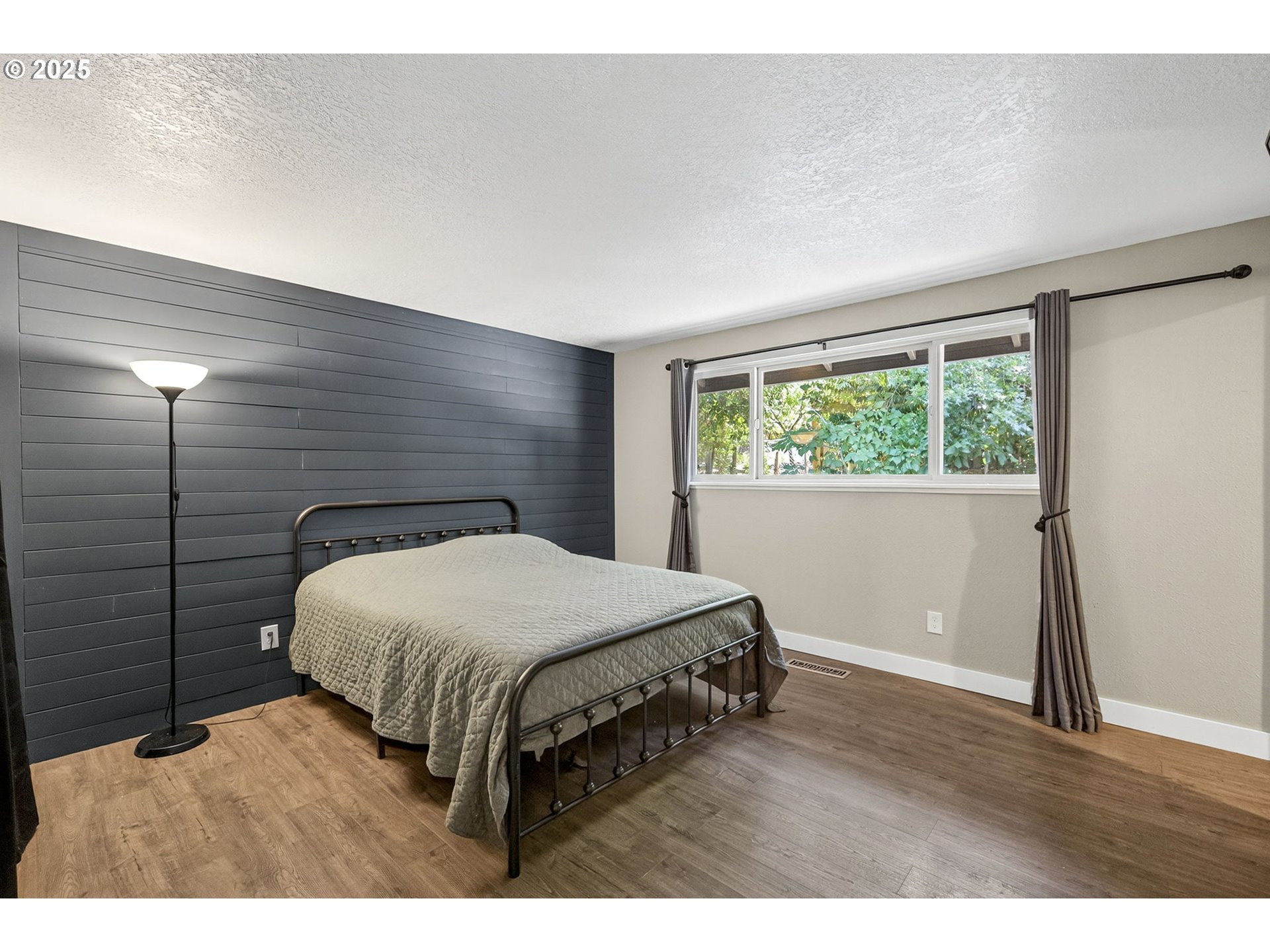 4755 Northwest Shaniko Court Portland, OR 97229 - Photo 17 of 34