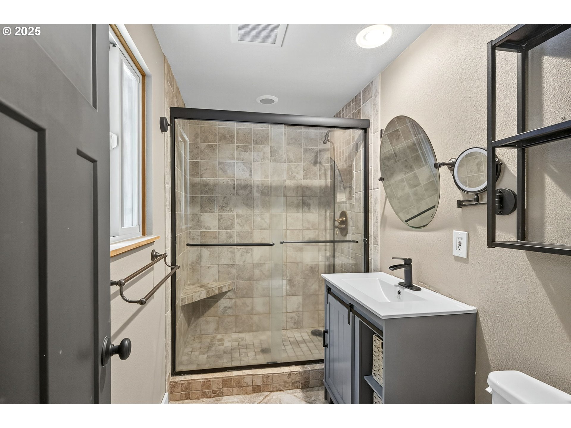 4755 Northwest Shaniko Court Portland, OR 97229 - Photo 19 of 34