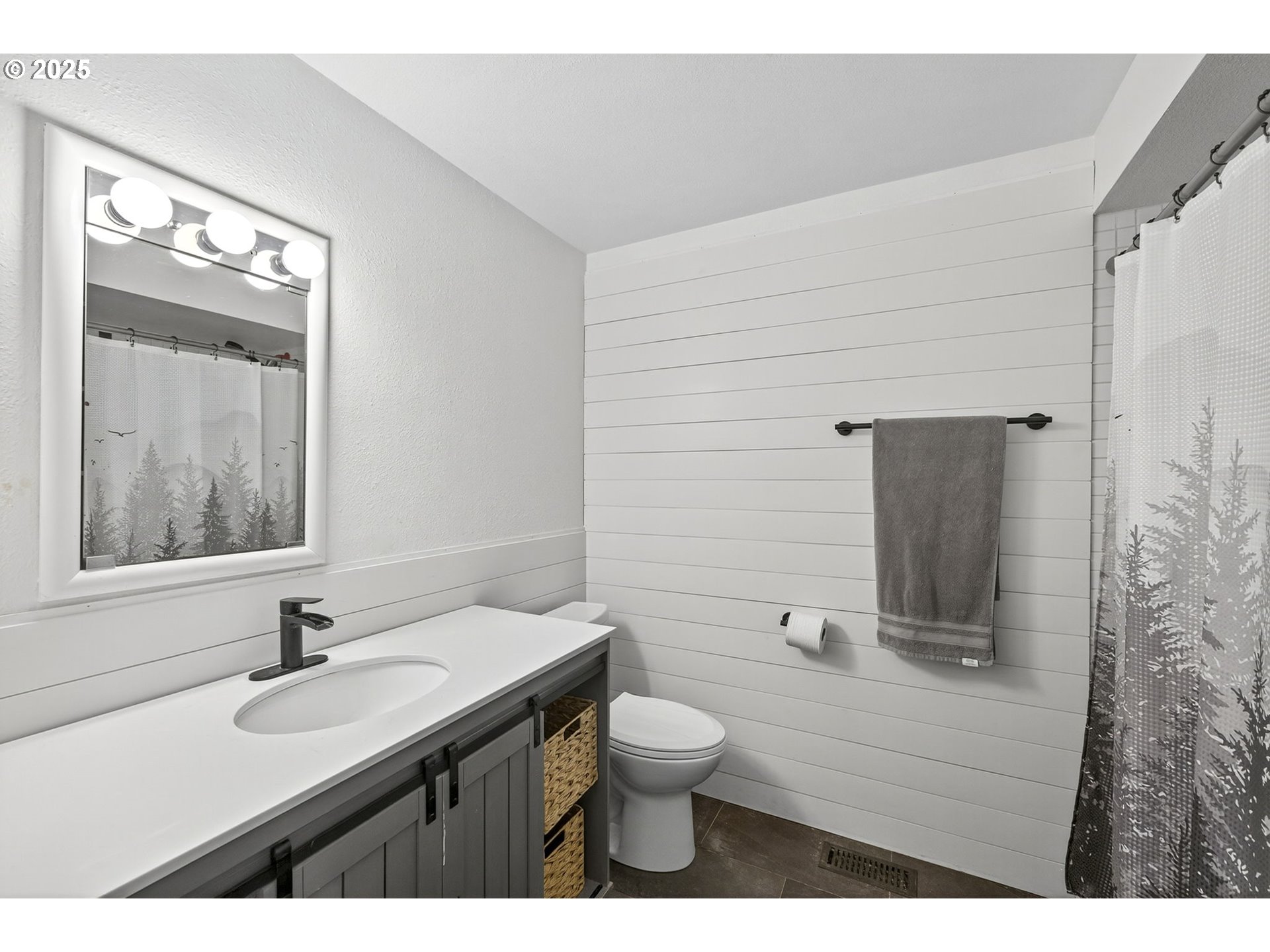 4755 Northwest Shaniko Court Portland, OR 97229 - Photo 23 of 34