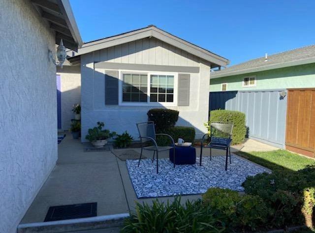 470 Suncrest Way Watsonville, CA 95076 - Photo 3 of 15 a front view of a house with garden