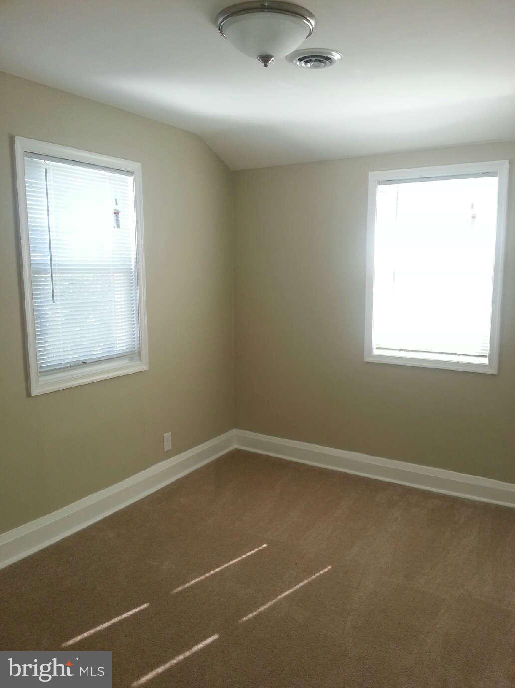 414 North Bend Road Baltimore, MD 21229 - Photo 5 of 27 an empty room with a window