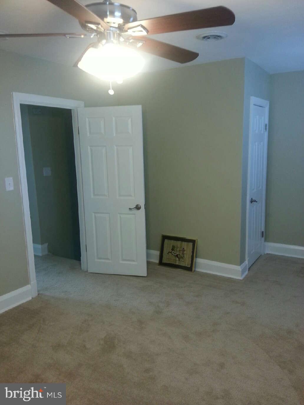 414 North Bend Road Baltimore, MD 21229 - Photo 7 of 27 an empty room with a bathroom
