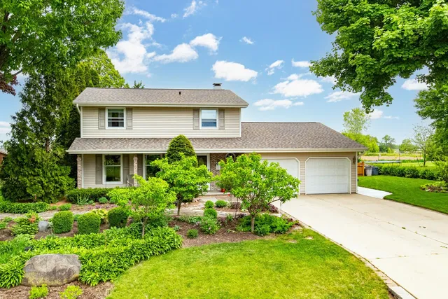 $394,900 | 5776 St Ives Road, Oshkosh, WI 54904