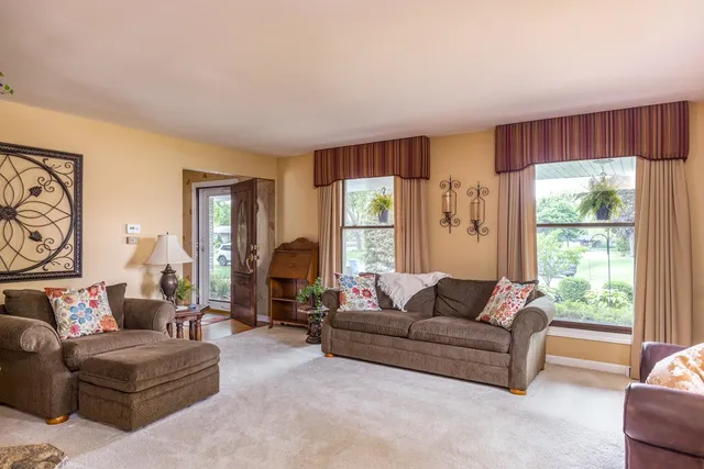 $394,900 | 5776 St Ives Road, Oshkosh, WI 54904