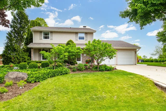 $394,900 | 5776 St Ives Road, Oshkosh, WI 54904