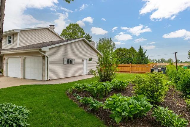 $394,900 | 5776 St Ives Road, Oshkosh, WI 54904