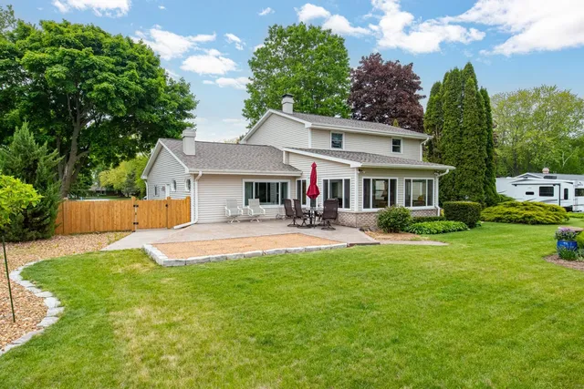 $394,900 | 5776 St Ives Road, Oshkosh, WI 54904