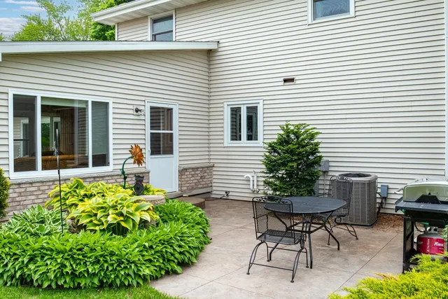 $394,900 | 5776 St Ives Road, Oshkosh, WI 54904