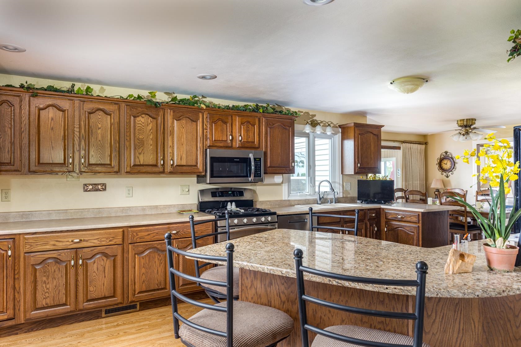 5776 St Ives Road Oshkosh, WI 54904 - Photo 6 of 47