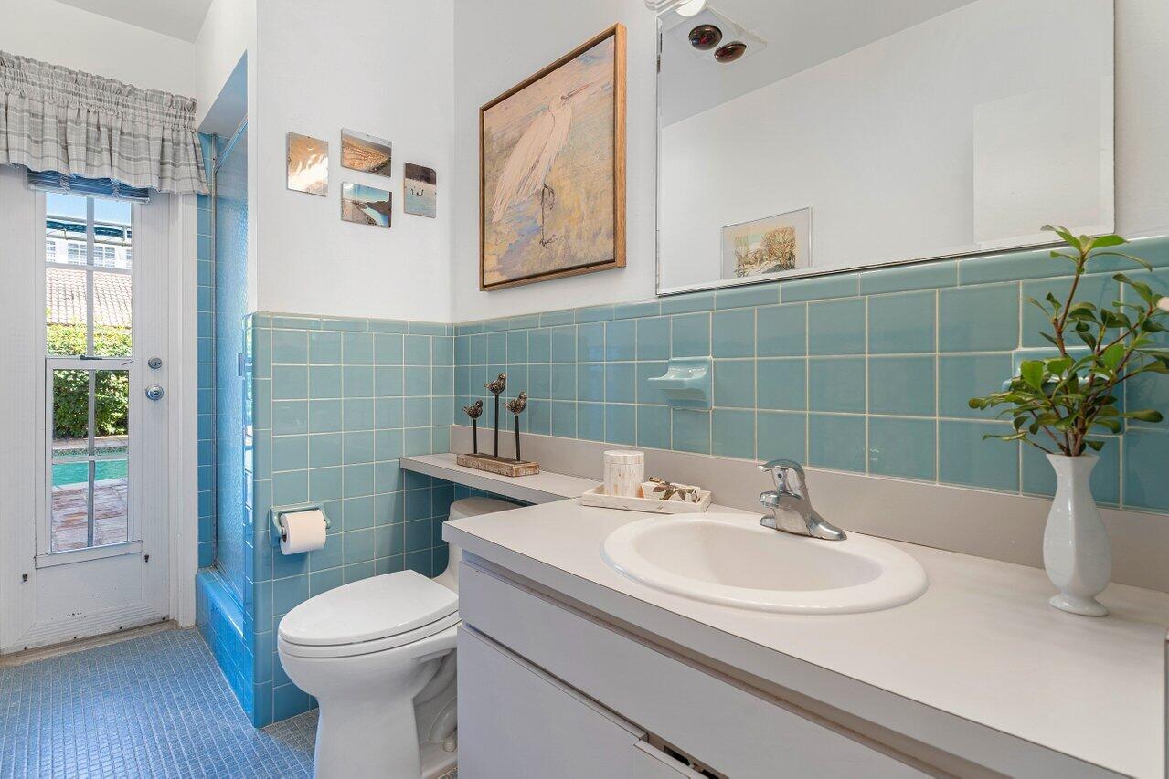 755 Sevilla Drive Boca Raton, FL 33432 - Photo 13 of 16 Guest/cabana bath