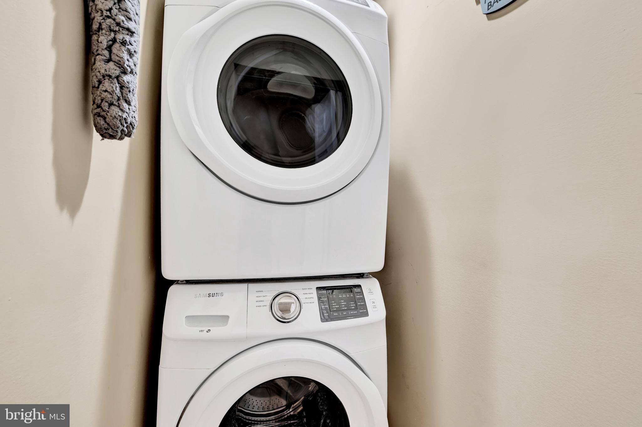 1401 East Lanvale Street Baltimore, MD 21213 - Photo 15 of 17 a utility room with dryer and washer