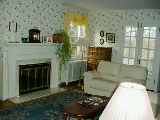 368 Midway Road Mt. Lebanon, PA 15216 - Photo 3 of 8 Gallery Image 3