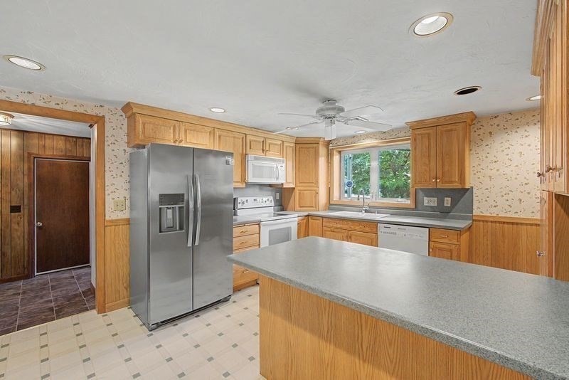 360 South Main Street Bellingham, MA 02019 - Photo 10 of 40