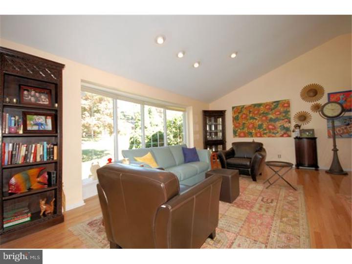 9281 Darlington Road Philadelphia, PA 19115 - Photo 14 of 19 Living Room