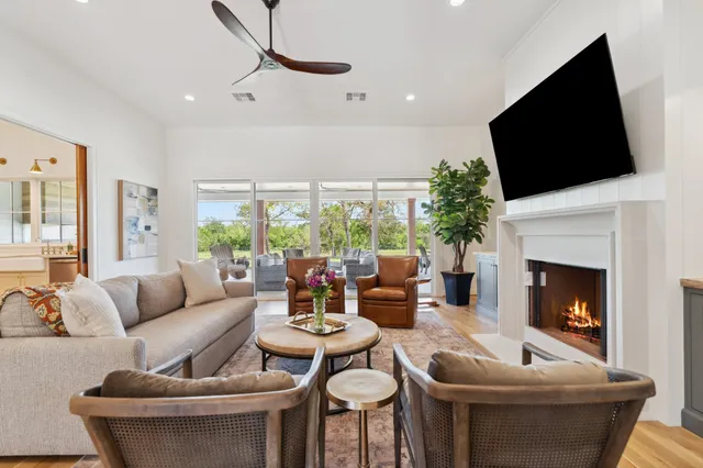 $3,150,000 | 4052 Kuykendall Road, Bellville, TX 77418