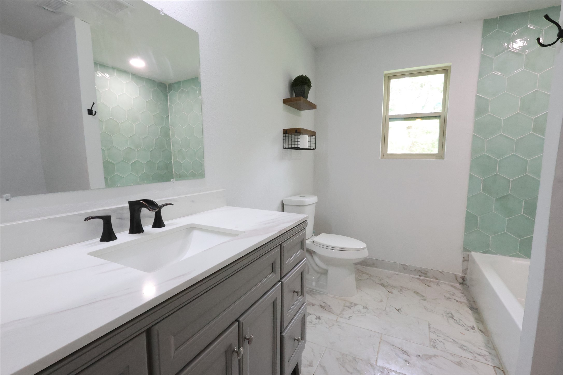 21805 Baptist Encampment Road New Caney, TX 77357 - Photo 4 of 33 Secondary bathroom - PEX piping