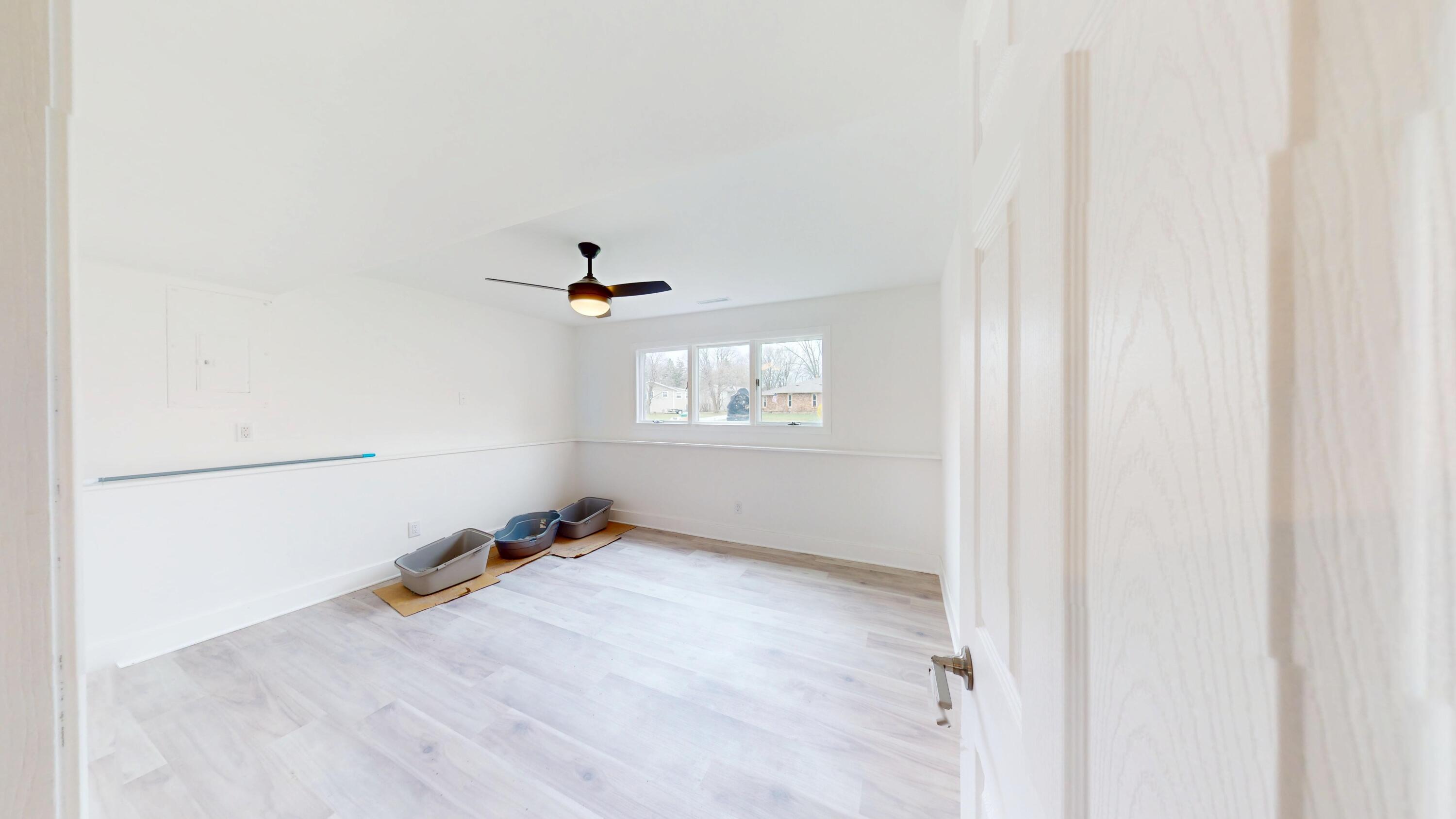 3064 Parkwood Place Crown Point, IN 46307 - Photo 27 of 40 an empty room with windows and fan