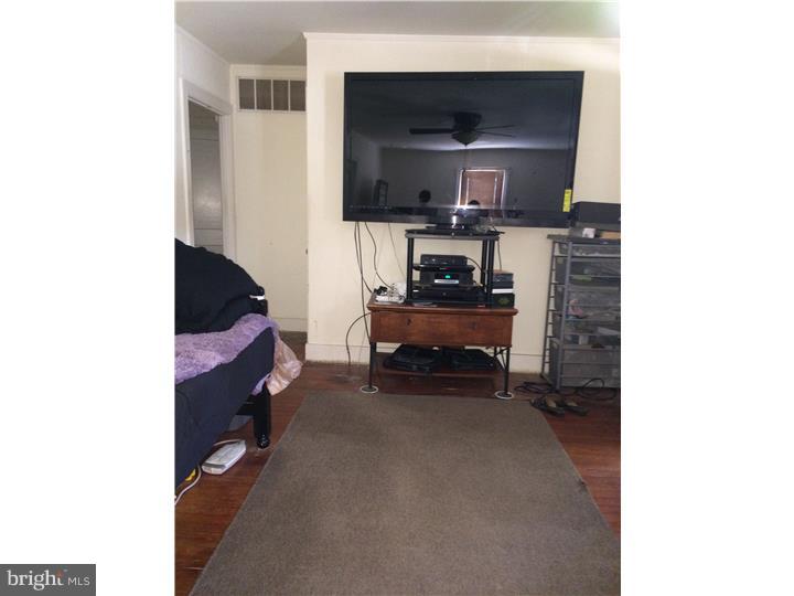 1127 Monmouth Road Mount Holly, NJ 08060 - Photo 4 of 13 Living Room