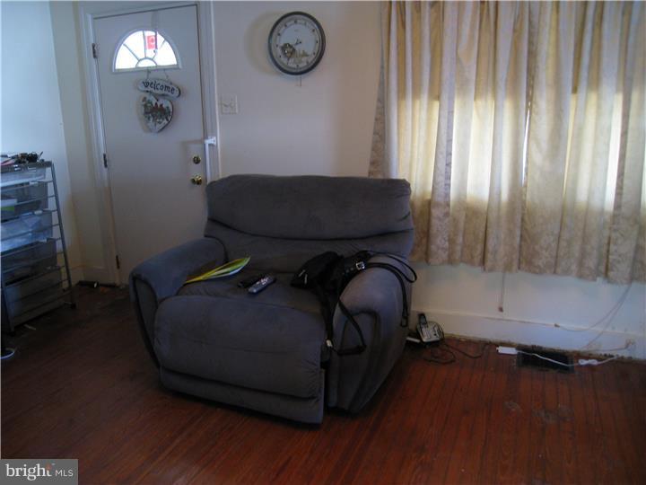1127 Monmouth Road Mount Holly, NJ 08060 - Photo 6 of 13 Living Room