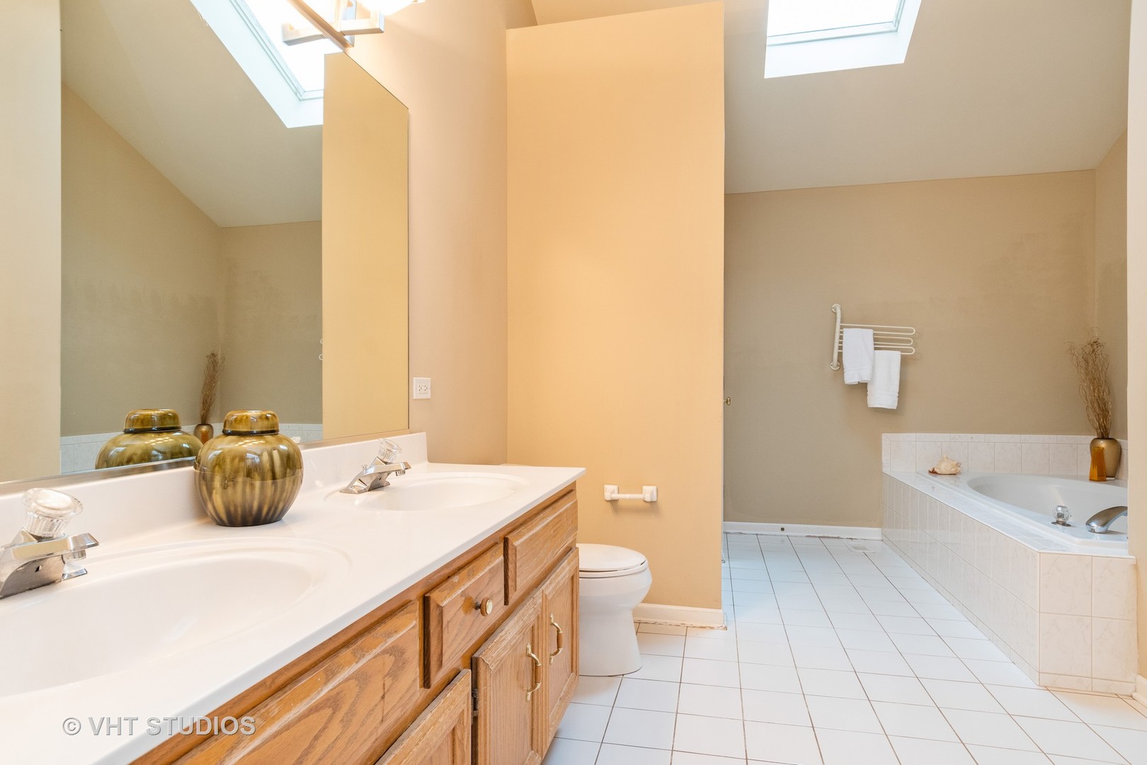 2215 Snow Creek Road Naperville, IL 60564 - Photo 10 of 18 a bathroom with a sink a toilet and tub