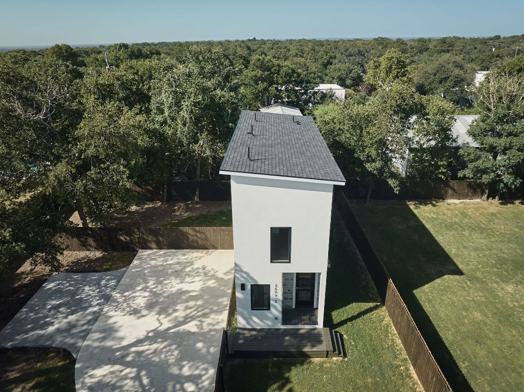2609 Davis Lane, Unit 2 Austin, TX 78748 - Photo 20 of 23 a view of a yard from a balcony