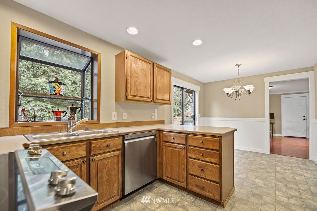 20021 Bartlett Road Bothell, WA 98012 - Photo 12 of 40