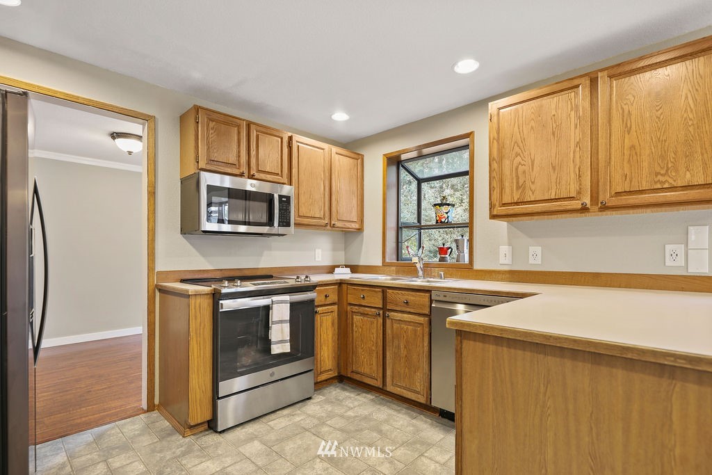 20021 Bartlett Road Bothell, WA 98012 - Photo 13 of 40