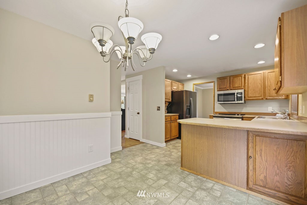 20021 Bartlett Road Bothell, WA 98012 - Photo 14 of 40