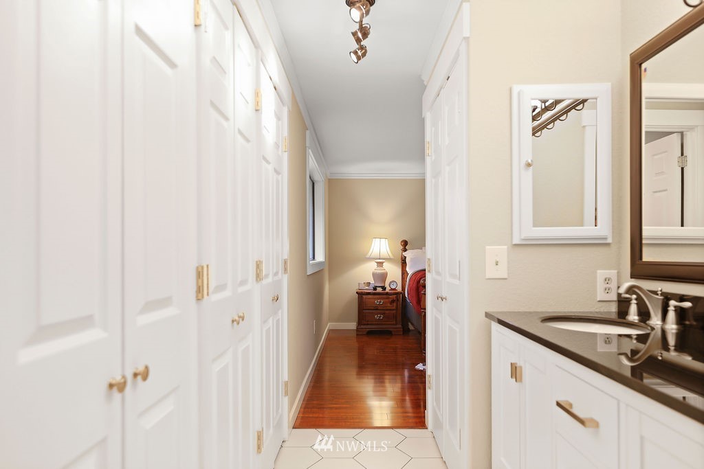 20021 Bartlett Road Bothell, WA 98012 - Photo 28 of 40
