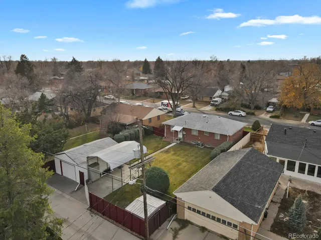 an aerial view of a house with swimming pool and mountain view