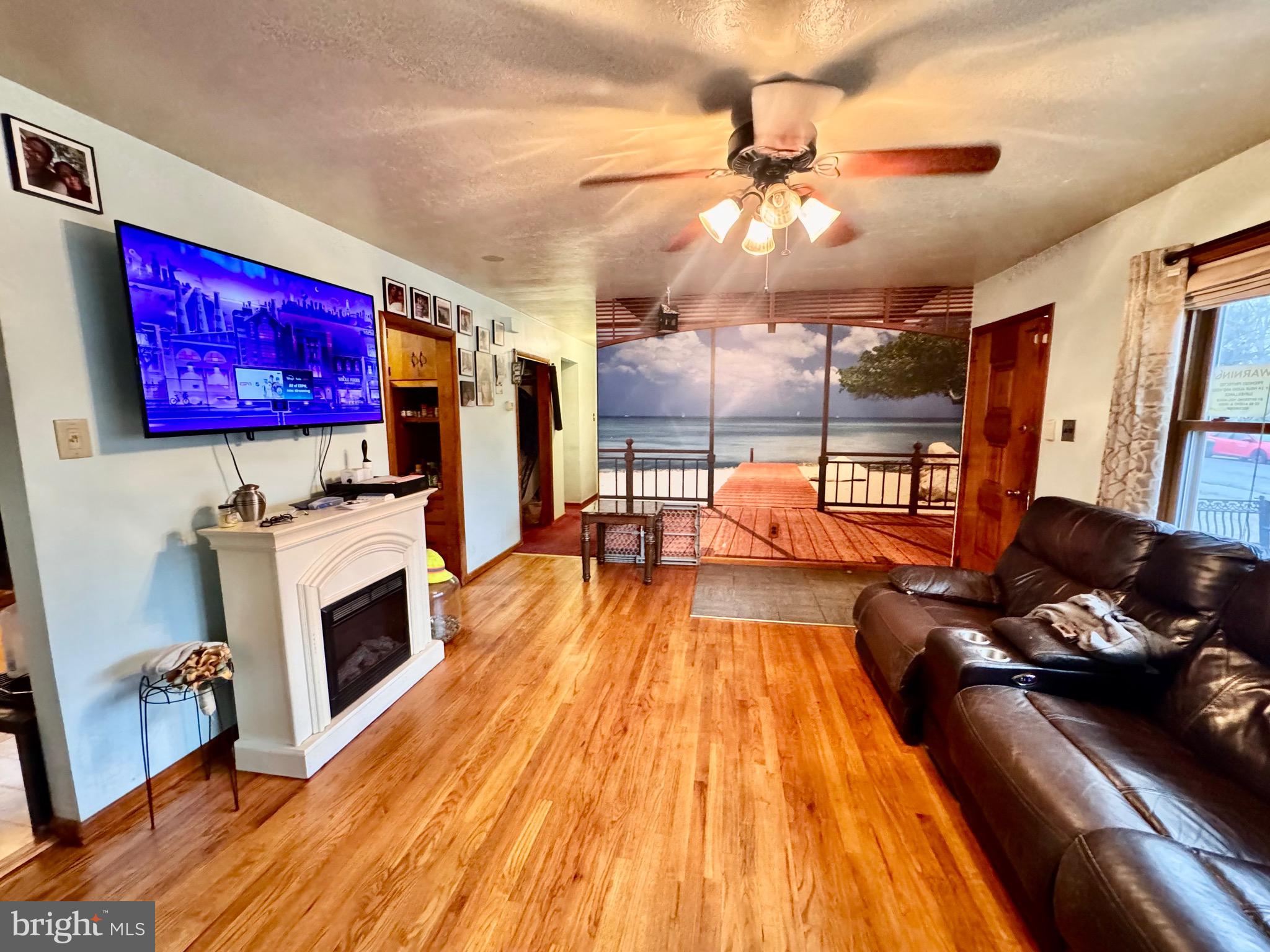 1286 Harding Road Vineland, NJ 08361 - Photo 31 of 40 a living room with furniture and a flat screen tv