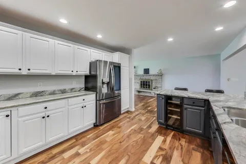 an empty room with wooden floor and mirror