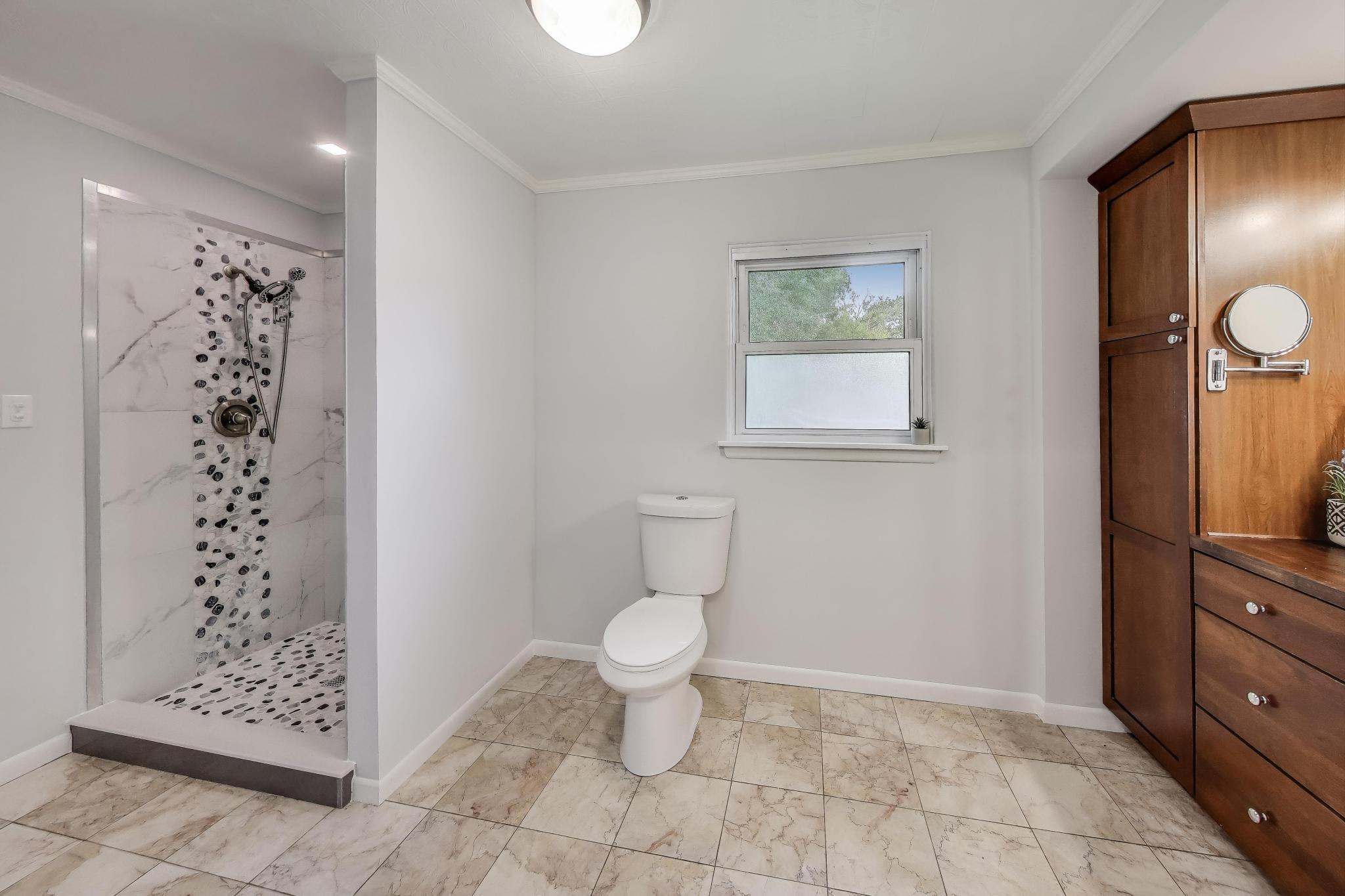 1009 Lake George Drive Hobart, IN 46342 - Photo 27 of 73 a bathroom with a toilet a sink a shower and mirror