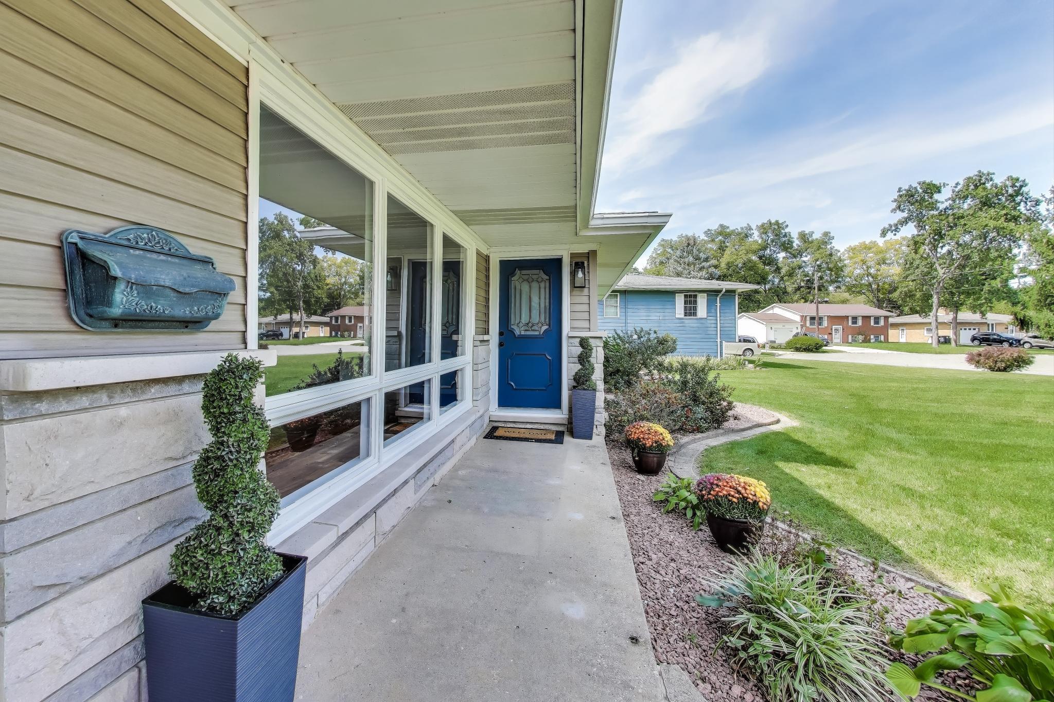 1009 Lake George Drive Hobart, IN 46342 - Photo 5 of 73 2048x1365