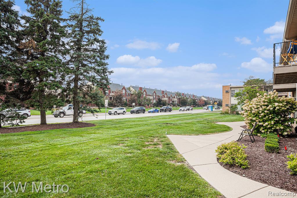 2859 East Maple Road, Unit 3 Birmingham, MI 48009 - Photo 12 of 15